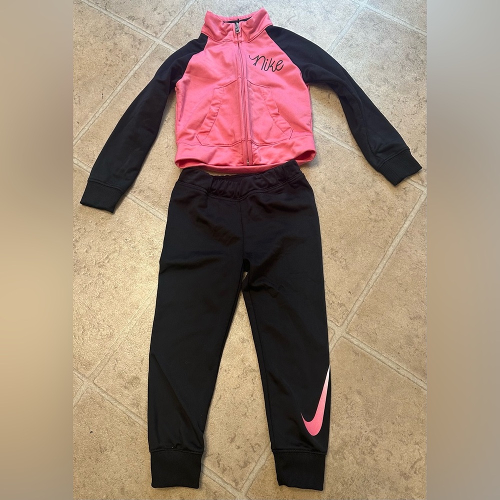 Toddler Girls Nike Tracksuit